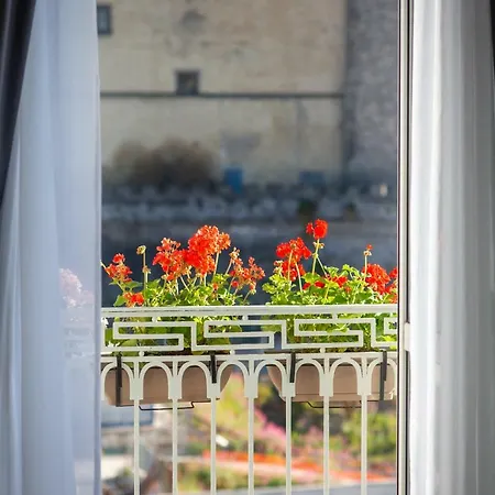 לינה וארוחת בוקר Main - Municipio 4*
