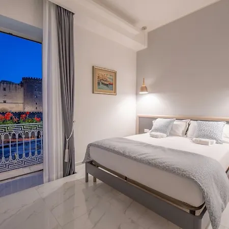 Main - Municipio 4* Napels