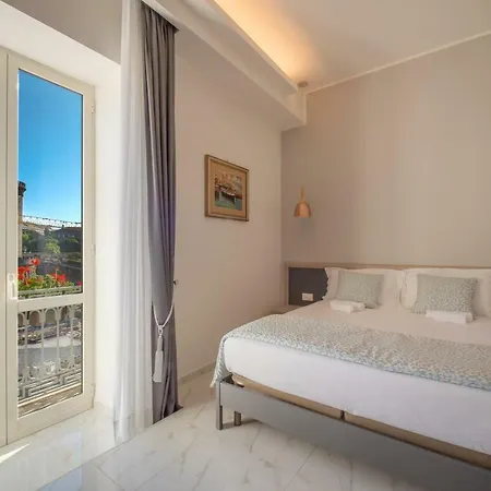 Main - Municipio 4* Naples