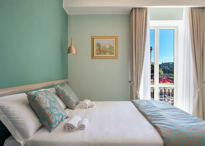 Main - Municipio 4* Неаполь