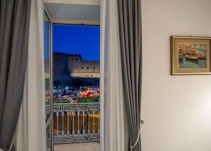 Main - Municipio 4* Napoli