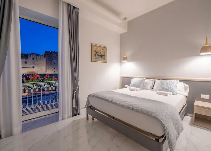 Main - Municipio 4* Napoli