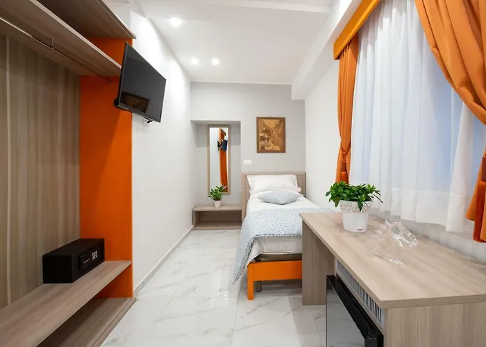 Bed & Breakfast Main - Municipio Napoli