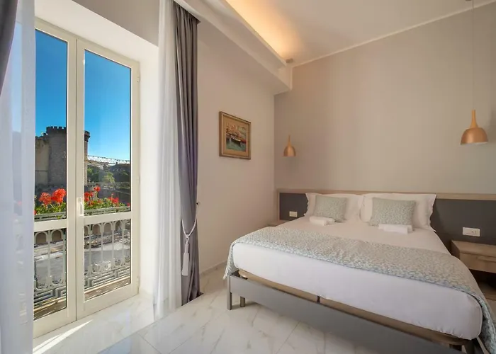 Main - Municipio 4* Napoli